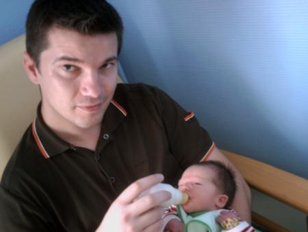 1er biberon pour papa.